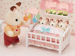 [SF] Crib with Mobile